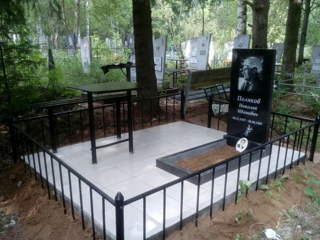 Каменный лев, памятники