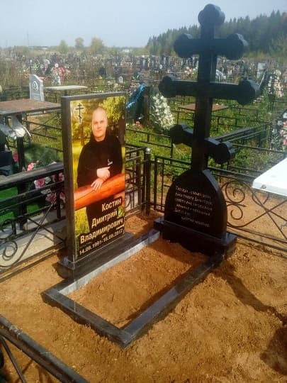 Каменный лев, памятники